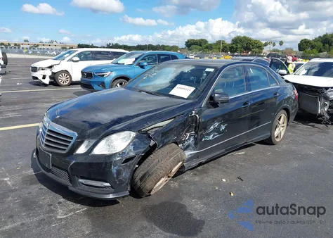2013 Mercedes-Benz E 350 4Matic z USA, uszkodzony, nr VIN WDDHF8JB2DA682188